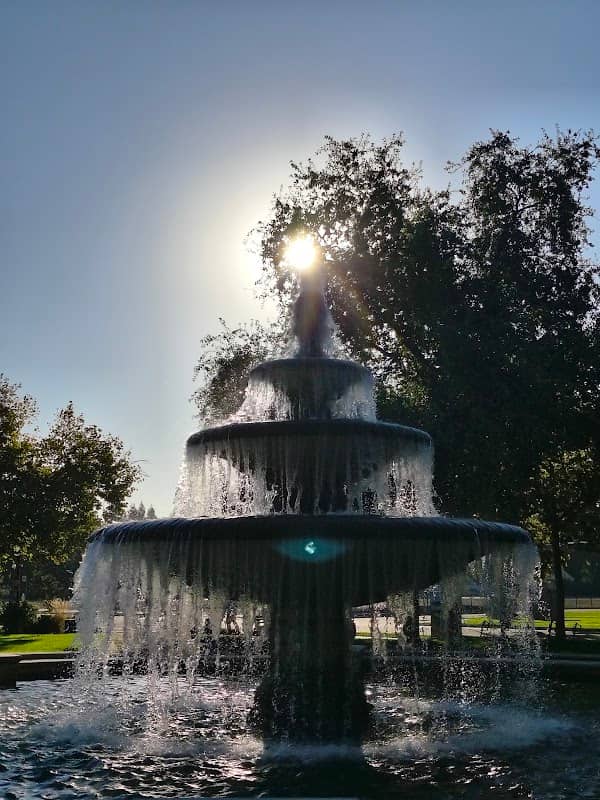 Plumas Fountain at Town Square - Image 1