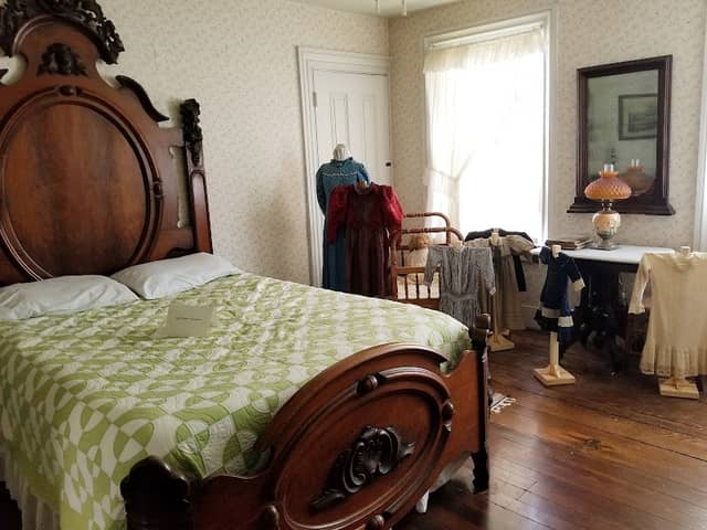 Taille de Noyer House, Florissant Valley Historical - Image 2