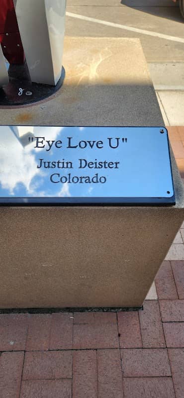 "Eye Love U" Sculpture - Image 2
