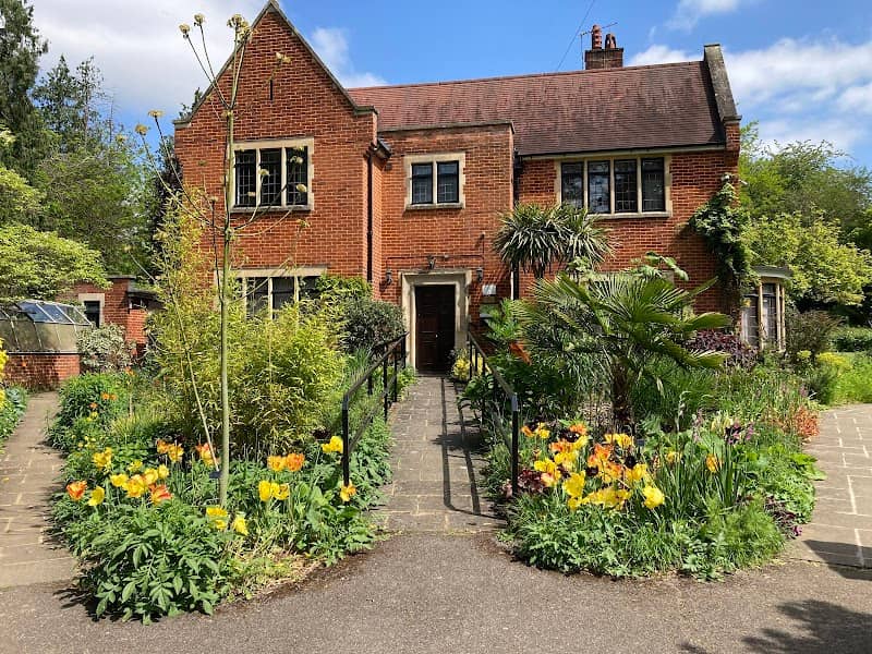 Cheslyn House & Gardens - Image 1