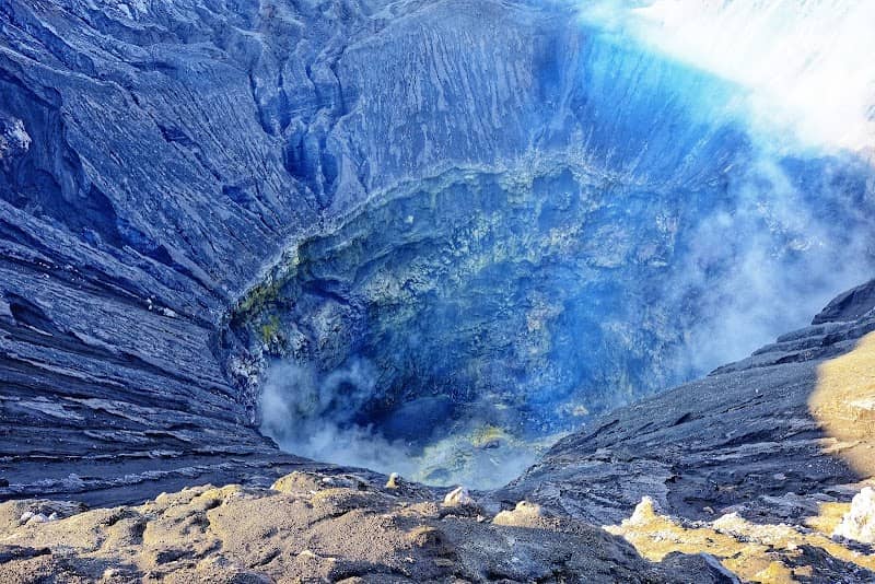 Kawah Gunung Bromo - Image 1
