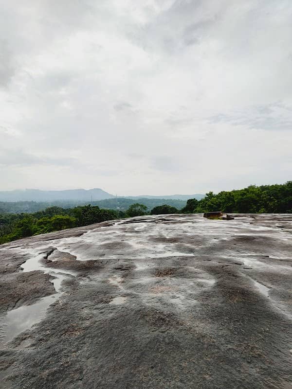 Broken Rock (Murippara) - Image 1