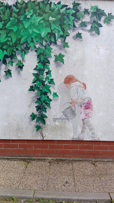 Grafiti "Dziewczynka z konewką" - Image 2