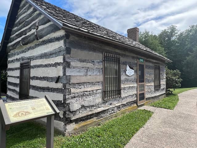 Hawkeye Log Cabin - Image 2