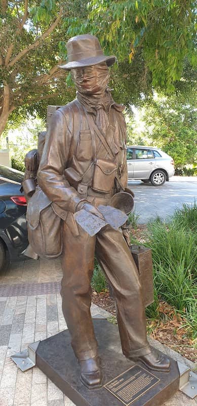 "The Voyager" bronze statue - Image 2