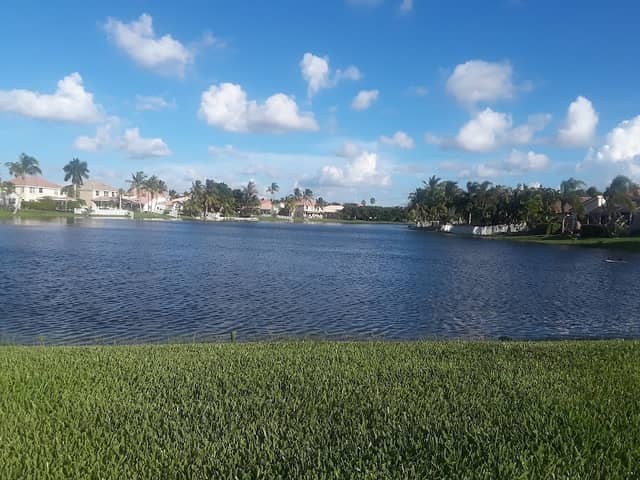 Boater's Park - Image 1