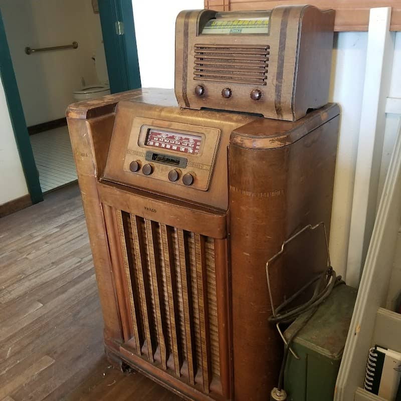 Deans Store - Image 1