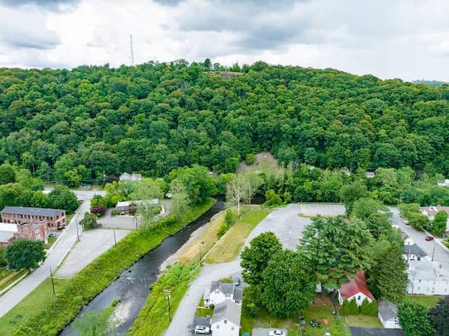 Sycamore Point Park - Image 1
