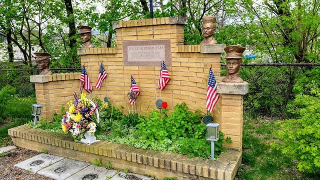 Jaycee Memorial Park - Image 1