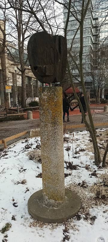 Skulpturen am Rathausplatz Erlangen - Image 1