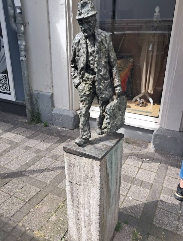 Schöne Bronzestatue - Image 1