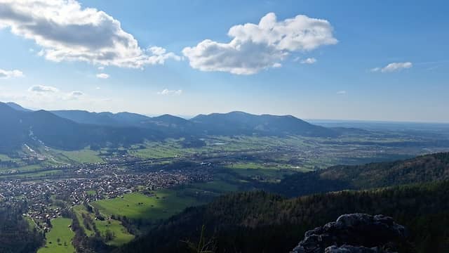 Blick auf Lenggries und und das Brauneck von der Geisterstein-Bank - Image 1