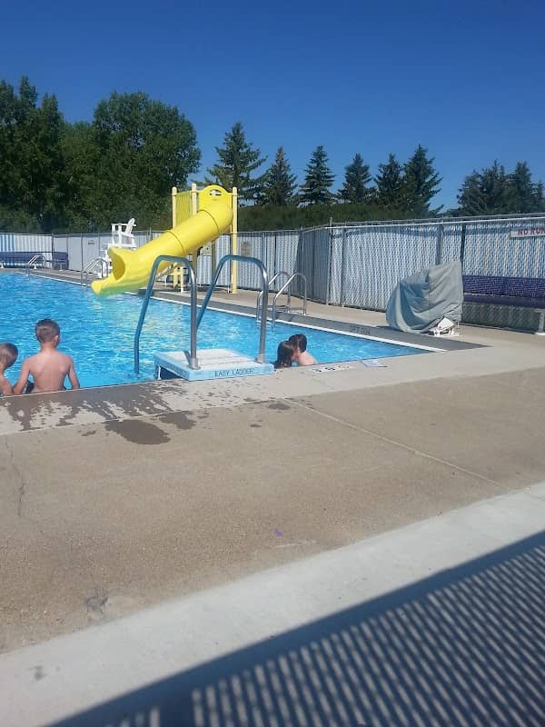 Poolside Park - Image 1