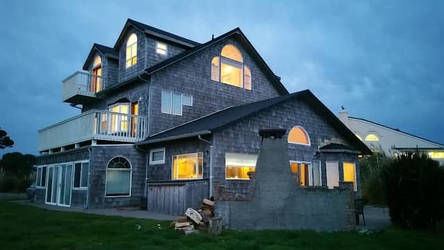 Avanti Beach House - Image 1