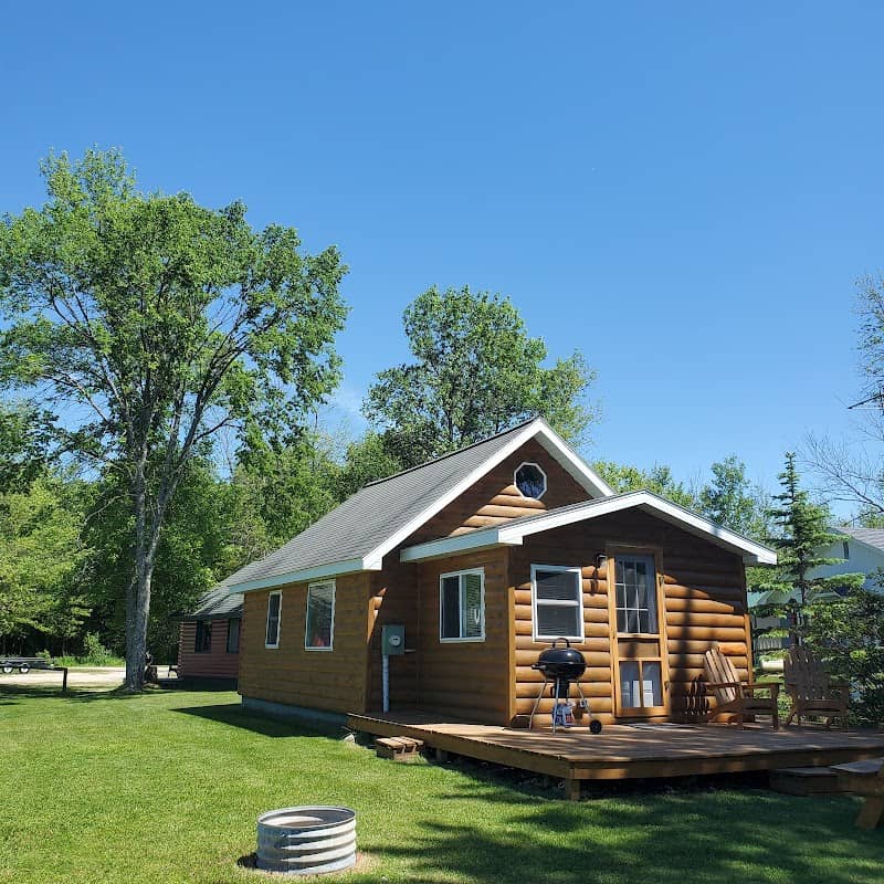 Sunset Pines Resort - Image 1