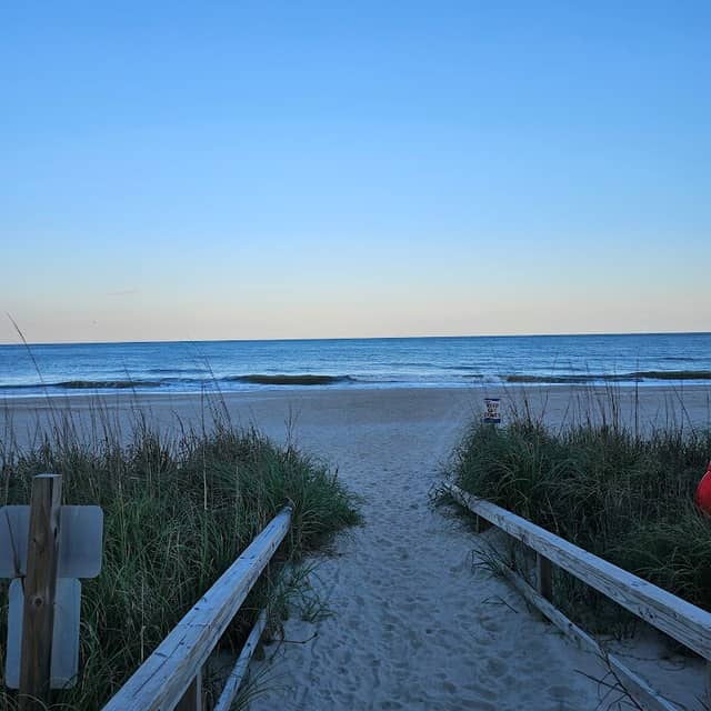 Pritchard Street beach access - Image 1
