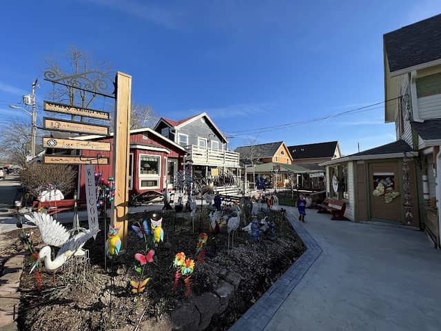 Franklin Square - Image 1