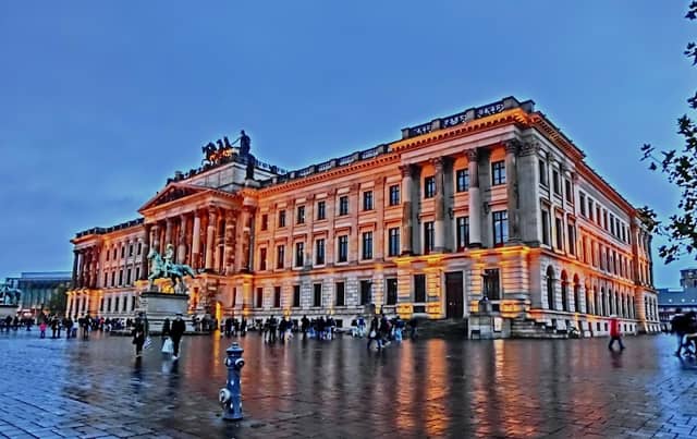 Schlossplatz Braunschweig - Image 1