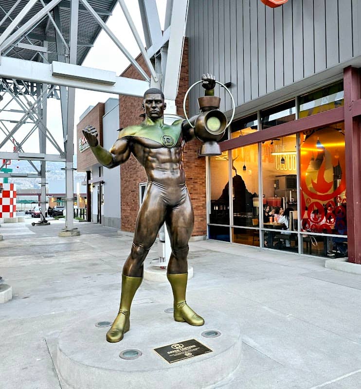 Green Lantern John Stewart Statue - Image 2