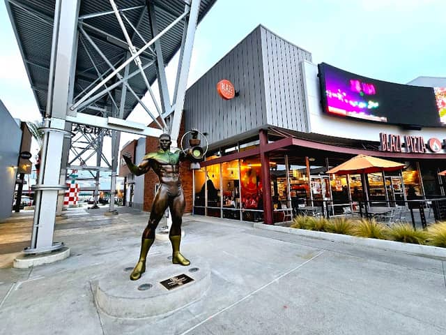 Green Lantern John Stewart Statue - Image 1
