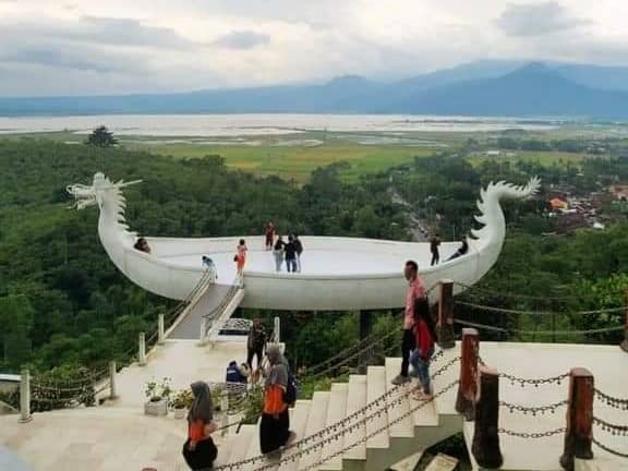 Spot Foto Perahu Naga - Image 1