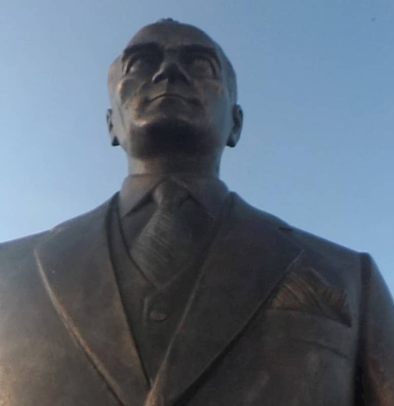 Kayseri Valilik Önü Atatürk Heykeli - Image 1