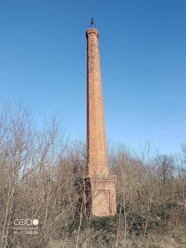 Zabytkowy komin ceglany - Image 1