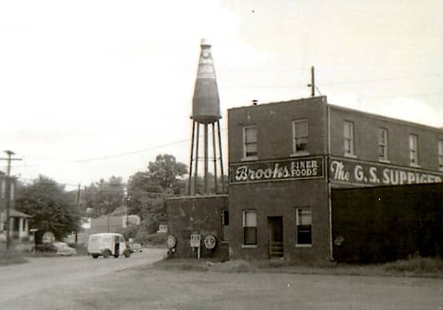 Worlds Largest Catsup Bottle - Image 1