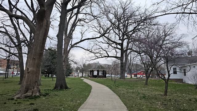 Leal Park - Image 1