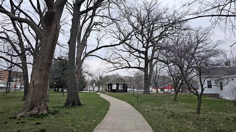 Leal Park - Image 1