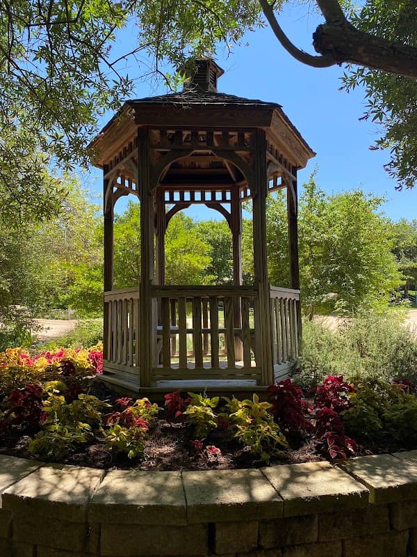 Carleen Bright Arboretum - Image 2