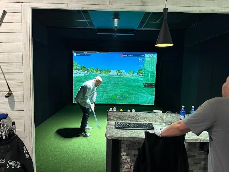 Pin High Indoor Golf - Image 1