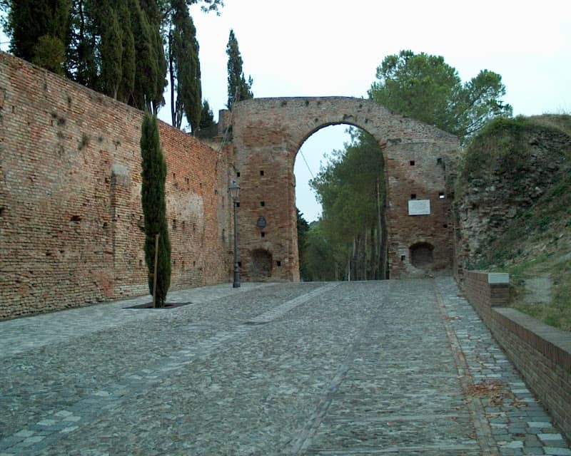 Montanara Gate - Image 1