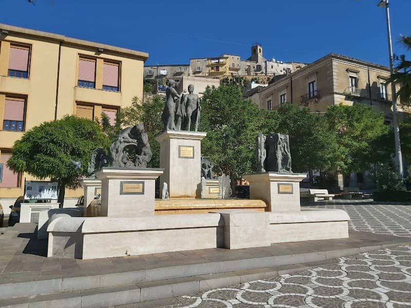 Fontana di Piazza Umberto I - Image 1