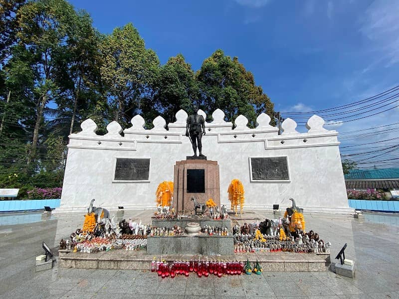 Phraya Thukharat Monument - Image 1