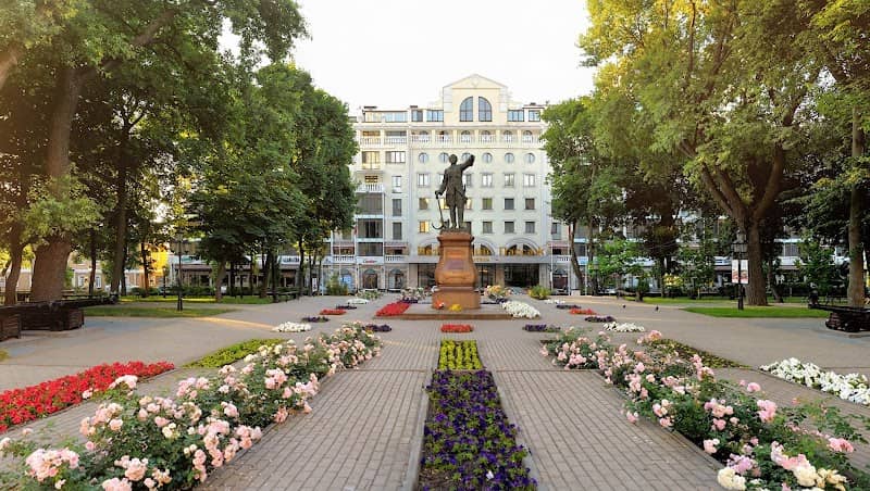 Petrovskiy Skver - Image 1