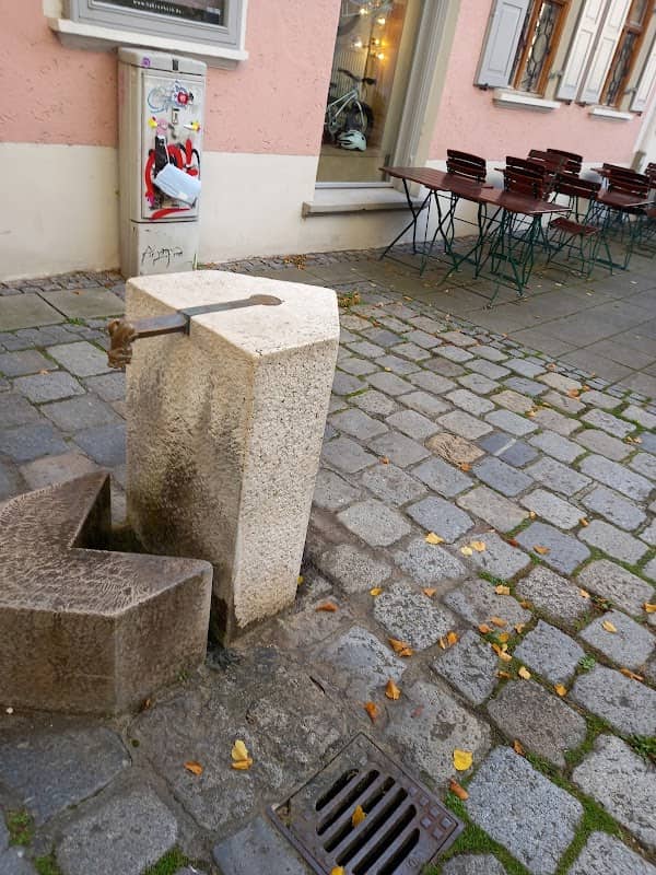 Trinkwasserbrunnen in Form eines Hundes - Image 2