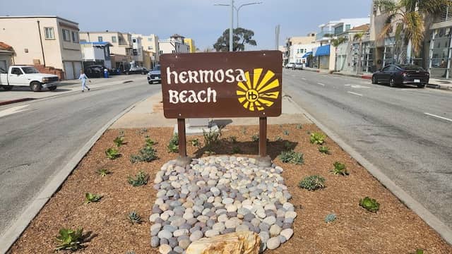Hermosa Beach Welcome Sign - Image 1