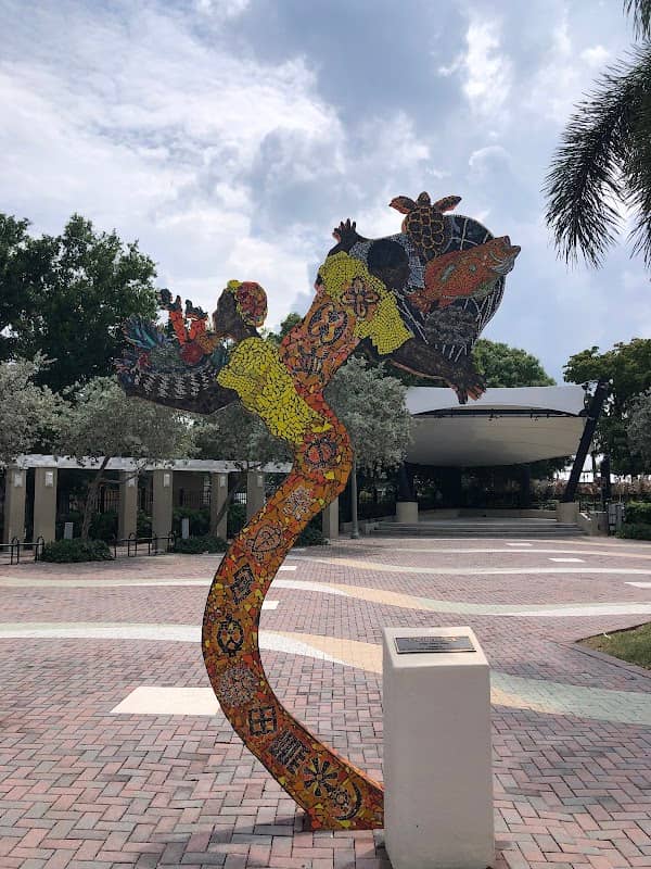 Libby Wesley Plaza - Image 2