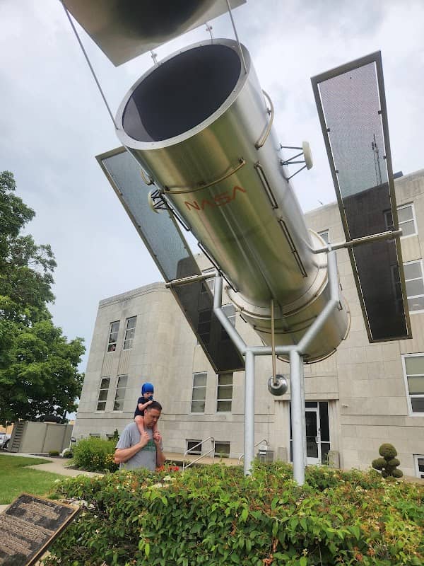 Hubble Telescope Replica Statue - Image 2