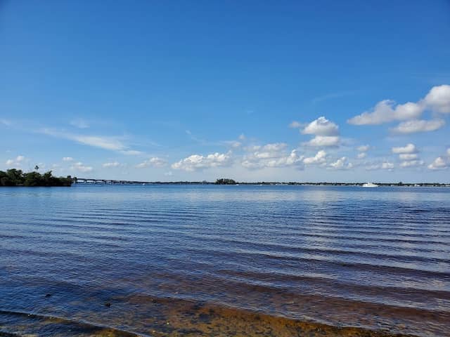 Riverside Park - Image 3