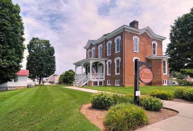 Glencoe Mansion: Museum & Gallery - Image 1