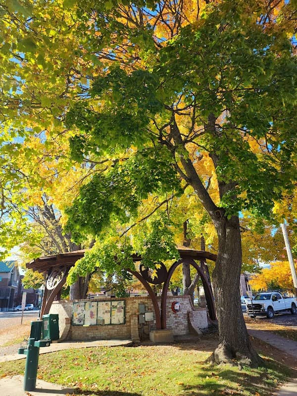 Farmin Park - Image 1