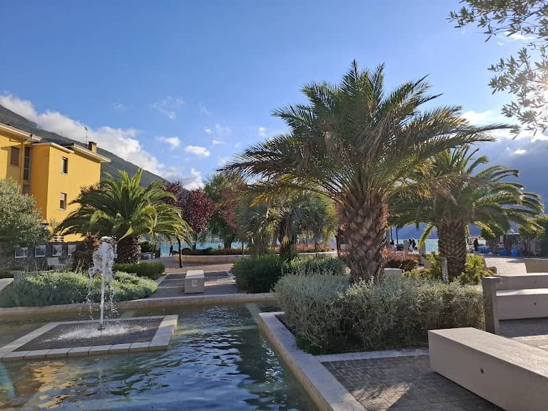 Fontana piazza Santa Maria al Lago - Image 1