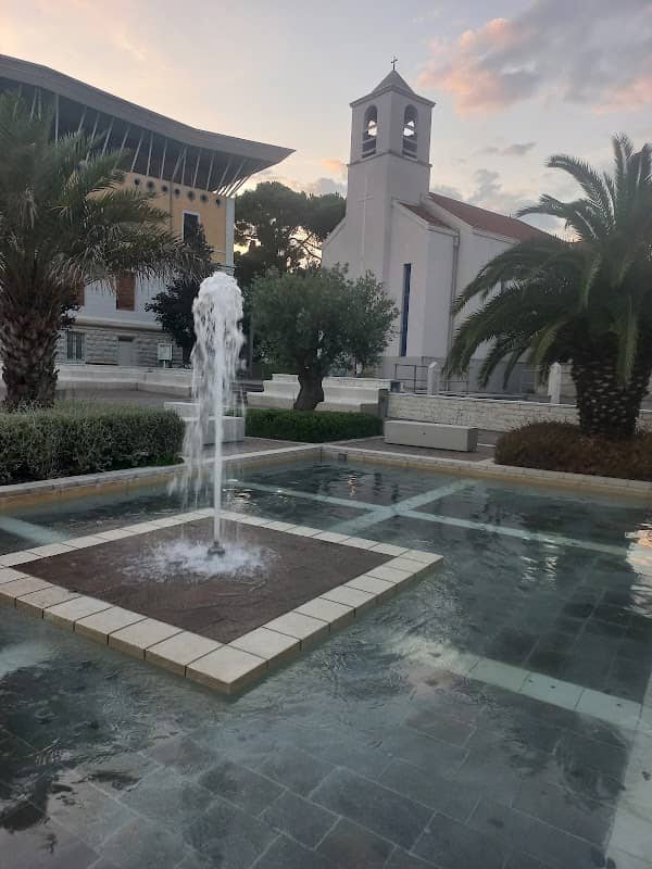 Fontana piazza Santa Maria al Lago - Image 2