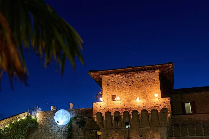 Castle of the Artillery Captain - Image 1