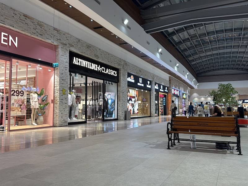 Highway Outlet - Image 1