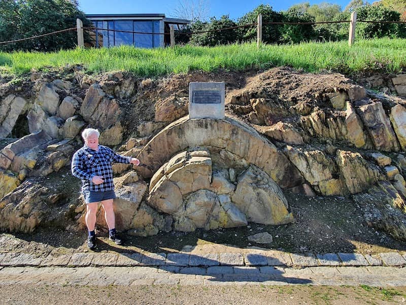 Castlemaine Anticlinal Fold Marker - Image 1