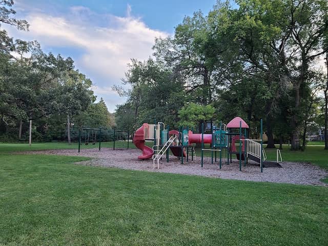 Isetts Park - Image 1