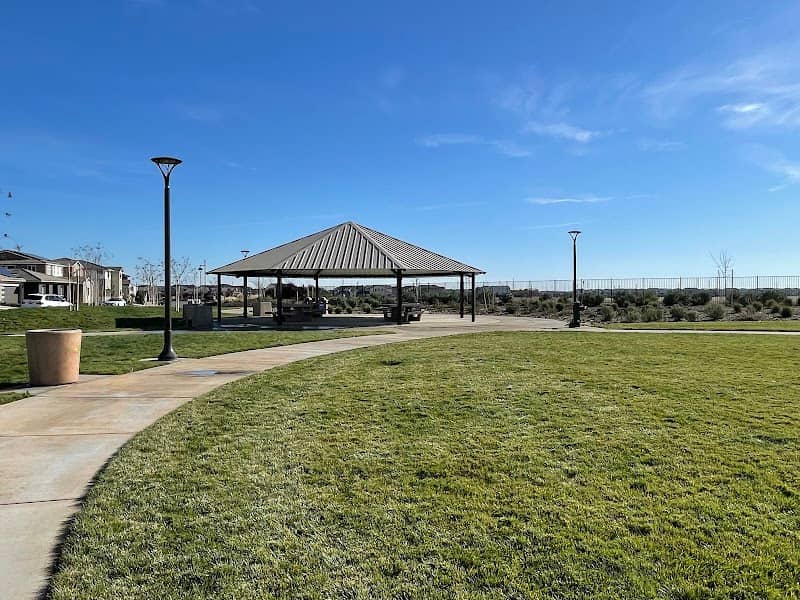 Hummingbird Park - Image 1